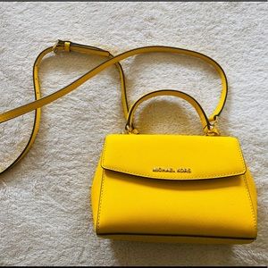 Micheal Kors cross body